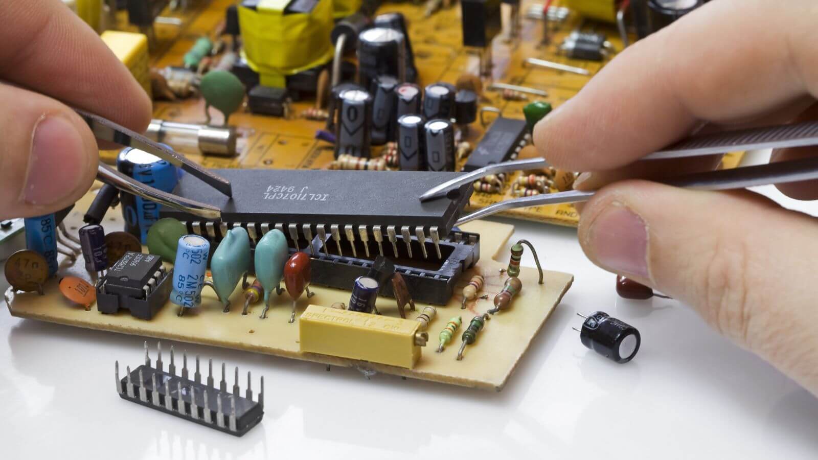 Operational Amplifier Integrated Circuits
